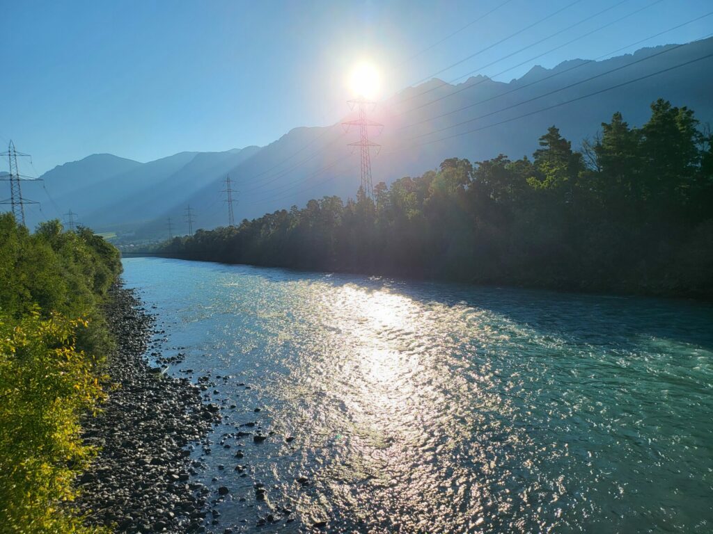 Sonnenaufgang am Rhein